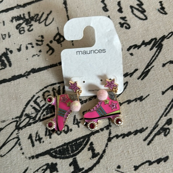 Super cute pink rollerblade dangle earrings - Picture 2 of 2